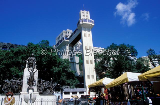bresil bahia 04.JPG - Ascenseur (Elevador Lacerda)Mercado et fontaine de la Ville basseSalvador de BahiaNordesteBahiaBrésil